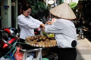 Hình ảnh người lao động mặc áo điều hòa